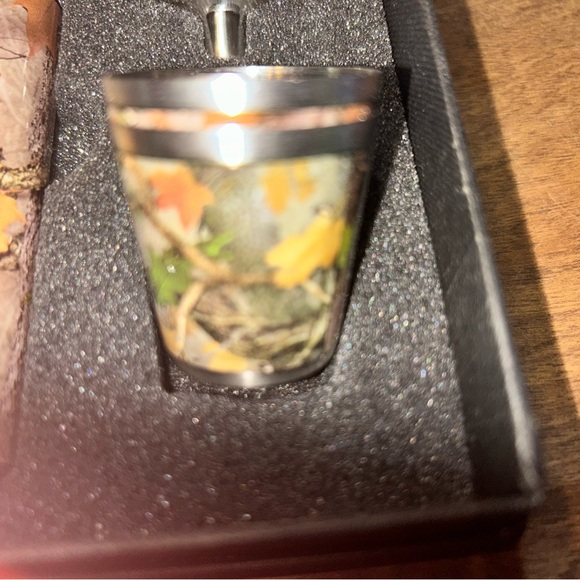 Camo Flask Outdoor Stainless Steel - Picture 8 of 8